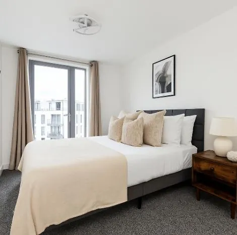 Fabulous Flat In Hester House London Apartment