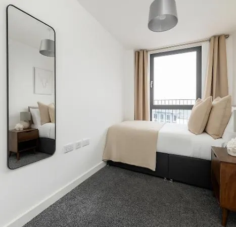 Fabulous Flat In Hester House London
