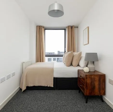 Fabulous Flat In Hester House London