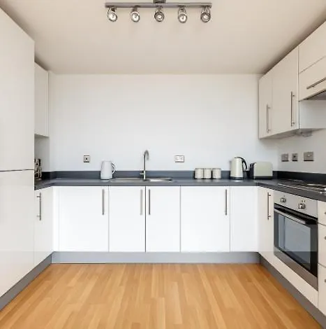 Fabulous Flat In Hester House London Apartment